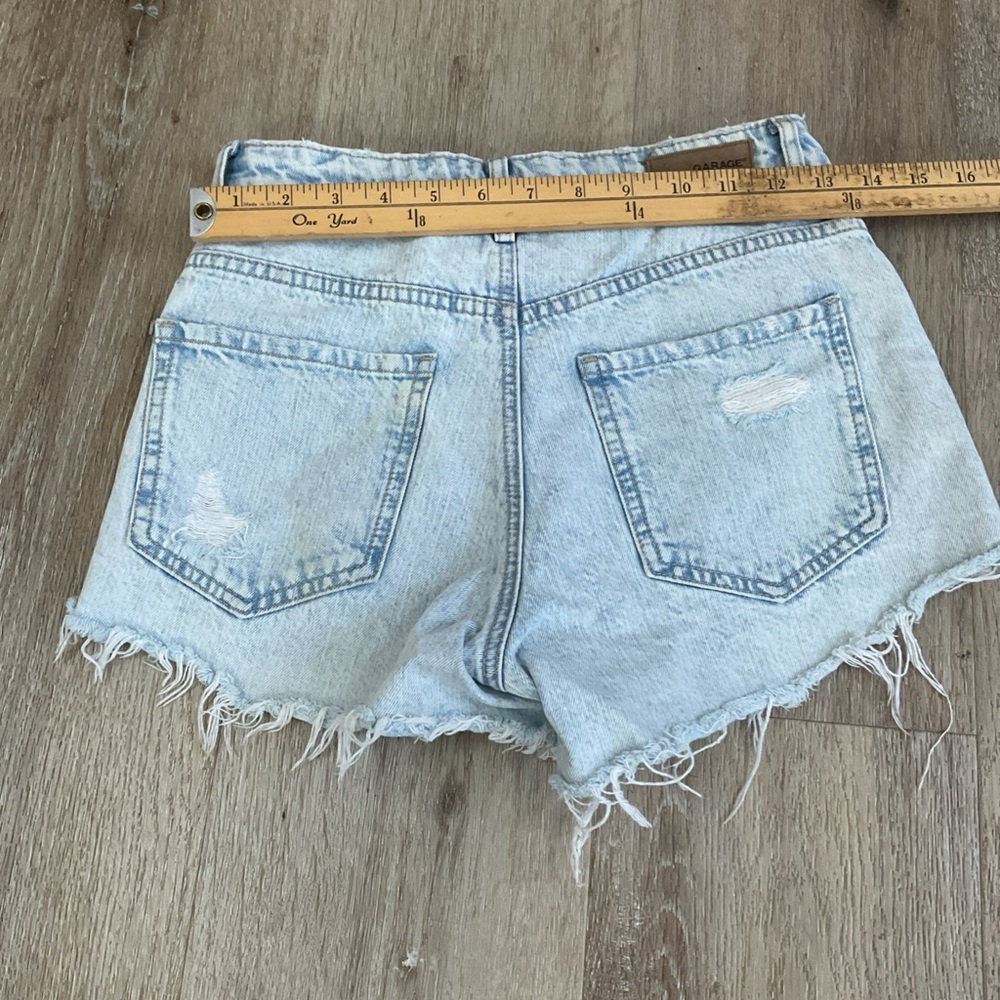 Garage - Light Wash Raw Hem Distressed Denim Shorts - Blue - Junior’s Size 0 - Picture 7 of 11